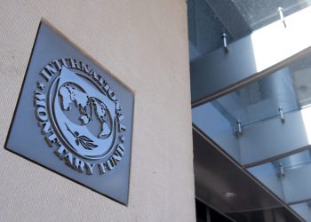 El Salvador inicia negociaciones con el FMI para garantizar el crecimiento económico