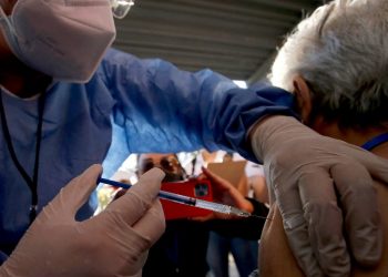 OMS: La vacuna anticovid de AstraZeneca presenta beneficios en reducción de mortalidad
