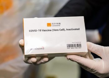 Vacuna CoronaVac es eficaz contra la variante brasileña del coronavirus, según estudios