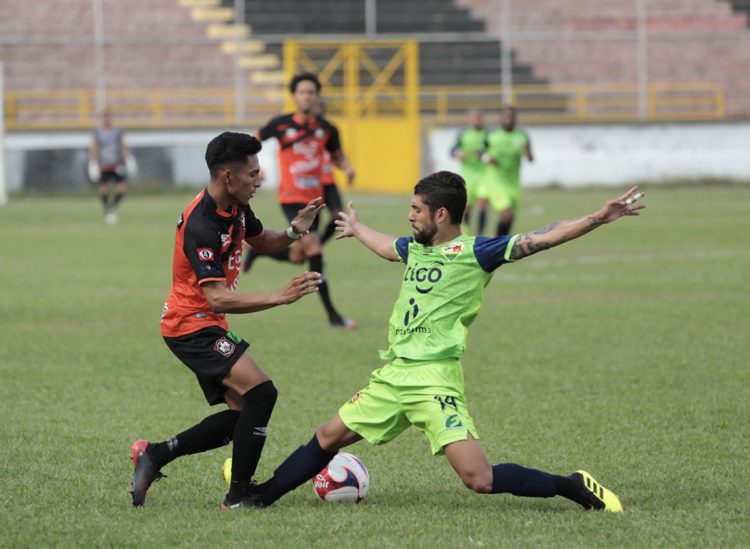 Águila no pudo sacar el triunfo jugando en casa ante Santa Tecla y empató a cero goles. Foto Guillermo Martínez.
