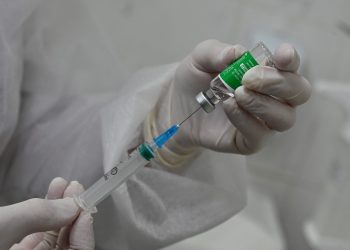 Agencia europea reafirma apoyo a vacuna AstraZeneca