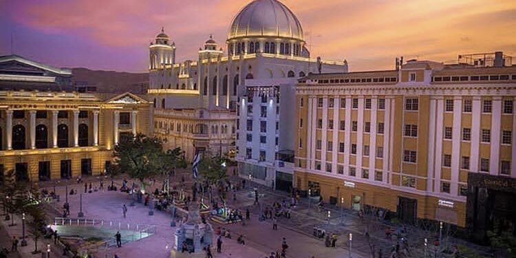 El Banco Central de Reserva (BCR) indicó que el país cerrará el 2023 con un crecimiento del 2.7 %
. Foto / Diario El Salvador.