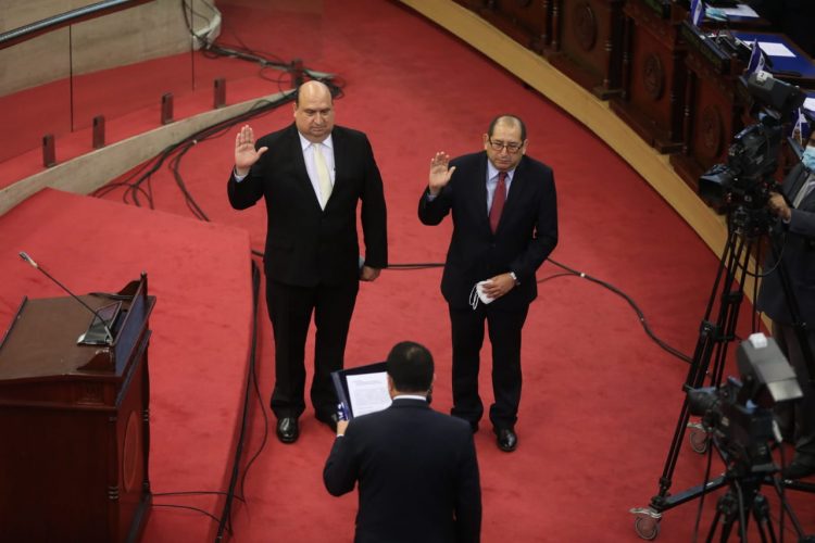 Los magistrados suplentes fueron juramentados el viernes por la tarde. Foto/Diego García.