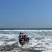 Continúan labores de búsqueda de menor de edad arrastrada por una corriente en playa Barra de Santiago