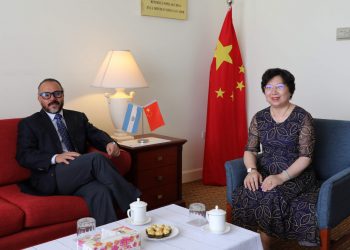 Diputado electo Ernesto Castro se reúne con embajadora de República Popular China