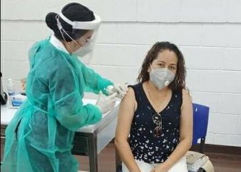 «La vacuna es una esperanza de vida para los salvadoreños»: docente en Ahuachapán