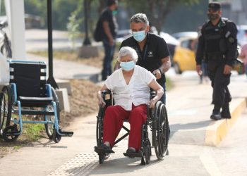 Adultos mayores son los primeros inmunizados en el Megacentro de Vacunación