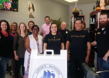 Estudiante de Derecho se convierte en estilista en Houston, Texas