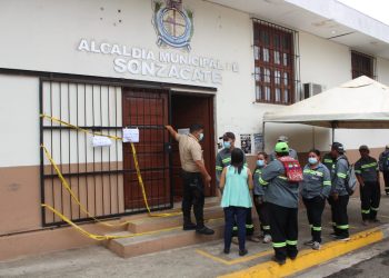 Empleados de Alcaldía de Sonzacate hacen paro de labores por impago de salario