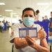 Reconocido rescatista de Cruz Roja Salvadoreña, Carlos López Mendoza, fue vacunado contra la COVID-19