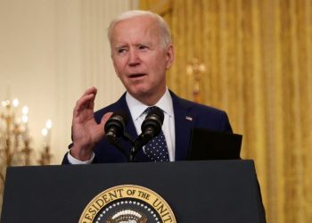 Biden retrasa plan para aumentar admisiones de refugiados en EE.UU.