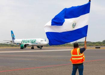 Frontier Airlines, la compañía de bajo costo, ya inició a volar los cielos salvadoreños