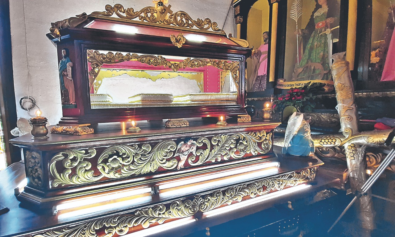Restauran la urna del Santo Entierro en iglesia de Usulután - Diario El  Salvador