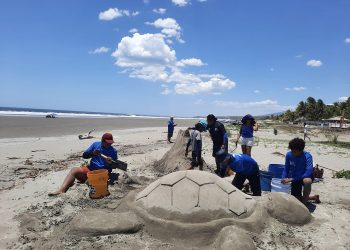 Promoverán talleres de escultura en arena para jóvenes