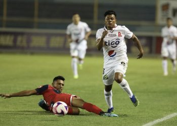 Alianza dividió honores ante FAS y mantiene el liderato del grupo A; Santa Tecla y Águila ganaron