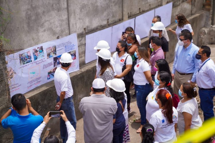 Las tres primeras
cooperativas
construirán más de
100 apartamentos
en edificios de tres 
y cuatro niveles. Foto / Diario El Salvador.