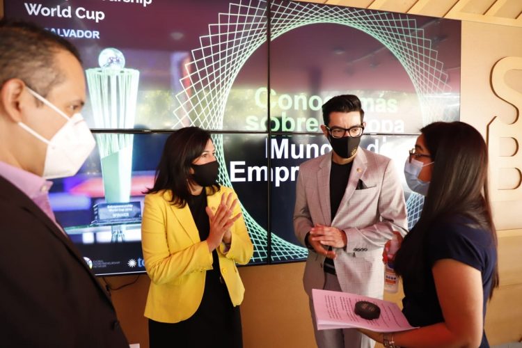 En la edición del año pasado, El Salvador logró movilizar más de 300 emprendedores, de los cuales 143 completaron su aplicación y compitieron para ser finalistas de la etapa nacional. Foto / Diario El Salvador.