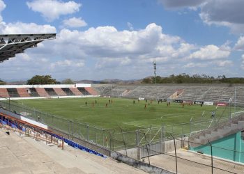 Águila espera revisión de luces del estadio Barraza este viernes