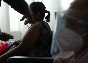 Más de 1,000 millones de vacunas anti-COVID-19 se han inyectado en todo el mundo