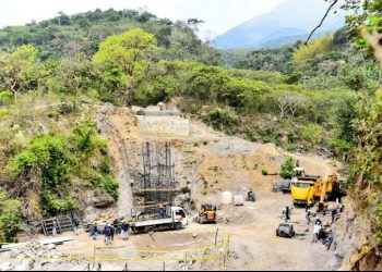 MOP continúa construcción de puente de concreto sobre la quebrada La Mora, en San Vicente