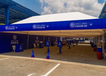 Gobierno de El Salvador abre tres centros de vacunación en autoservicio