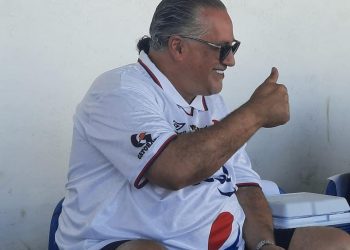 Después de las críticas y otros de memes, Fito Salume se toma con humor su desatinada aparición en el partido del Águila