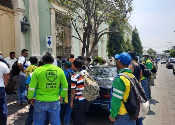 Alcaldía de Santa Tecla indemniza a directores, pero no paga a empleados