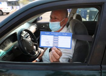 «Todo está excelente, es un sistema innovador»: primer vacunado en autoservicio
