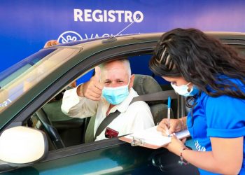 Inicia proceso de vacunación contra la COVID-19 en modalidad autoservicio en El Salvador