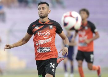 Edwin Lazo, zaguero de Águila: «Dependemos de nosotros para la clasificación»
