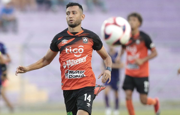 Edwin Lazo espera que Águila selle en casa su clasificación. Foto Archivo/DES