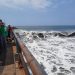 Persiste fuerte oleaje en playas de La Libertad