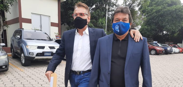 Carlos De los Cobos (izq.) junto a Hugo Carrillo. Foto Christian Peñate