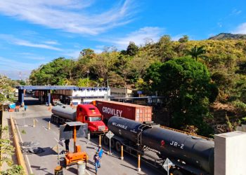Tránsito terrestre de mercancías se recupera en la región