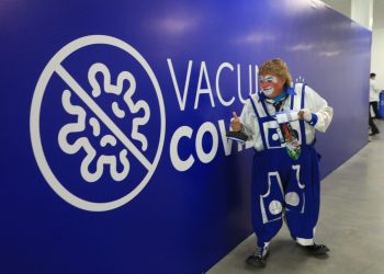 ¡Chimbombin también se vacunó contra la COVID-19!