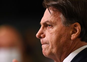 Exministro de Salud de Brasil dice que actitud de Bolsonaro agravó la pandemia