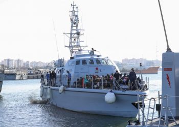 Más de 50 desaparecidos al naufragar un barco que zarpó de Libia