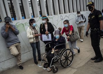 Perú prolonga un mes el estado de emergencia por la pandemia en recta final electoral