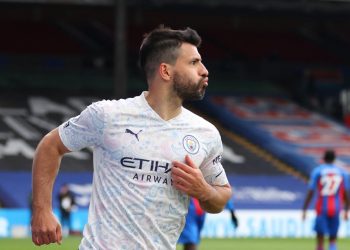 Manchester City acaricia la Liga Premier tras ganar al Crystal Palace