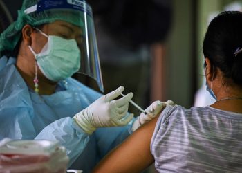 Vacuna de Sinovac reduce mortalidad por covid-19 en 97% contra 80% de Pfizer, según estudio