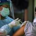 Vacuna de Sinovac reduce mortalidad por covid-19 en 97% contra 80% de Pfizer, según estudio