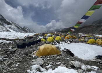 Dos montañistas, un estadounidense y un suizo, mueren en el Everest
