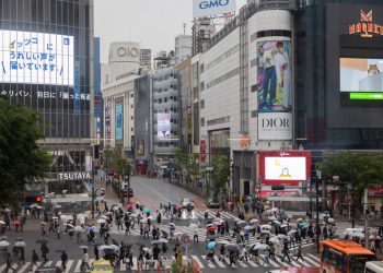Japón prolonga estado de emergencia por Covid-19 e India vuelve a registrar récord de casos