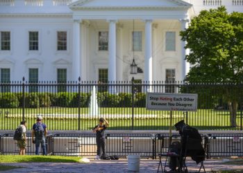 Derriban cerco de seguridad alrededor de la Casa Blanca
