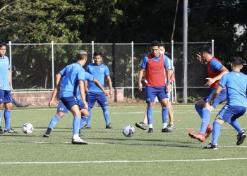 Comenzó la era de Hugo Pérez en la Selecta; recibió a un grupo de 17 jugadores con triple turno de trabajo