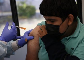 Singapur aprueba vacuna de Pfizer-BioNTech para adolescentes