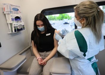 Las vacunas Pfizer y Moderna son efectivas contra variantes indias, según estudio