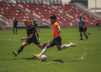 Ronald Cerritos [hijo] fue titular con su nuevo equipo, el Río Grande Valley, en el inicio de la USL