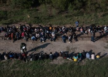 Aumenta el número de encuentros con inmigrantes irregulares en la frontera sur de EE.UU.