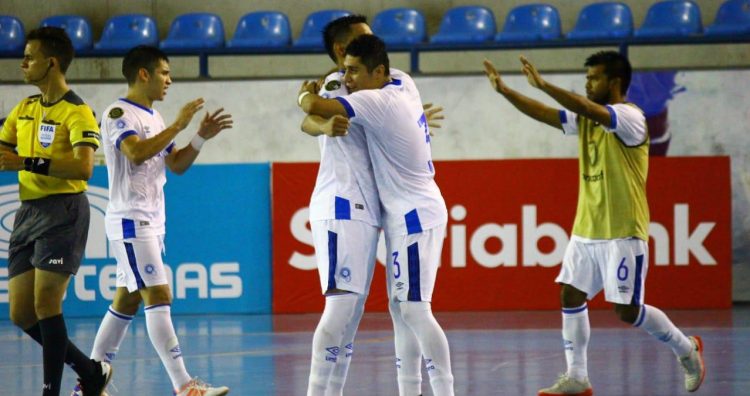 La Azul de sala festeja uno de los dos goles anotados a Cuba. Foto cortesía Fedefut